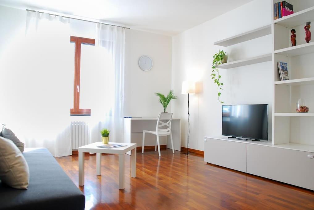 Home & Pet - Milano Trilocale Promenade Santa Giulia エクステリア 写真